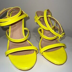 NEW Olivia ferguson neon yellow heels size 6